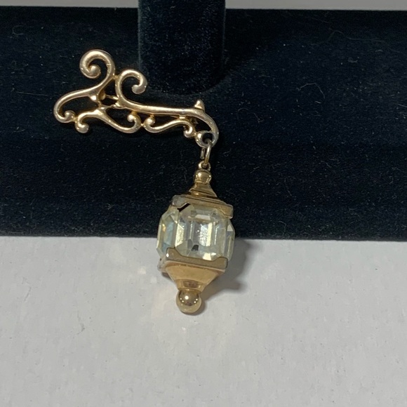 Rare Vintage Calvaire Glass Lantern Brooch - Picture 3 of 10